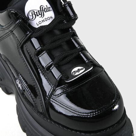 Classic Low Sneaker Men patent leather, black